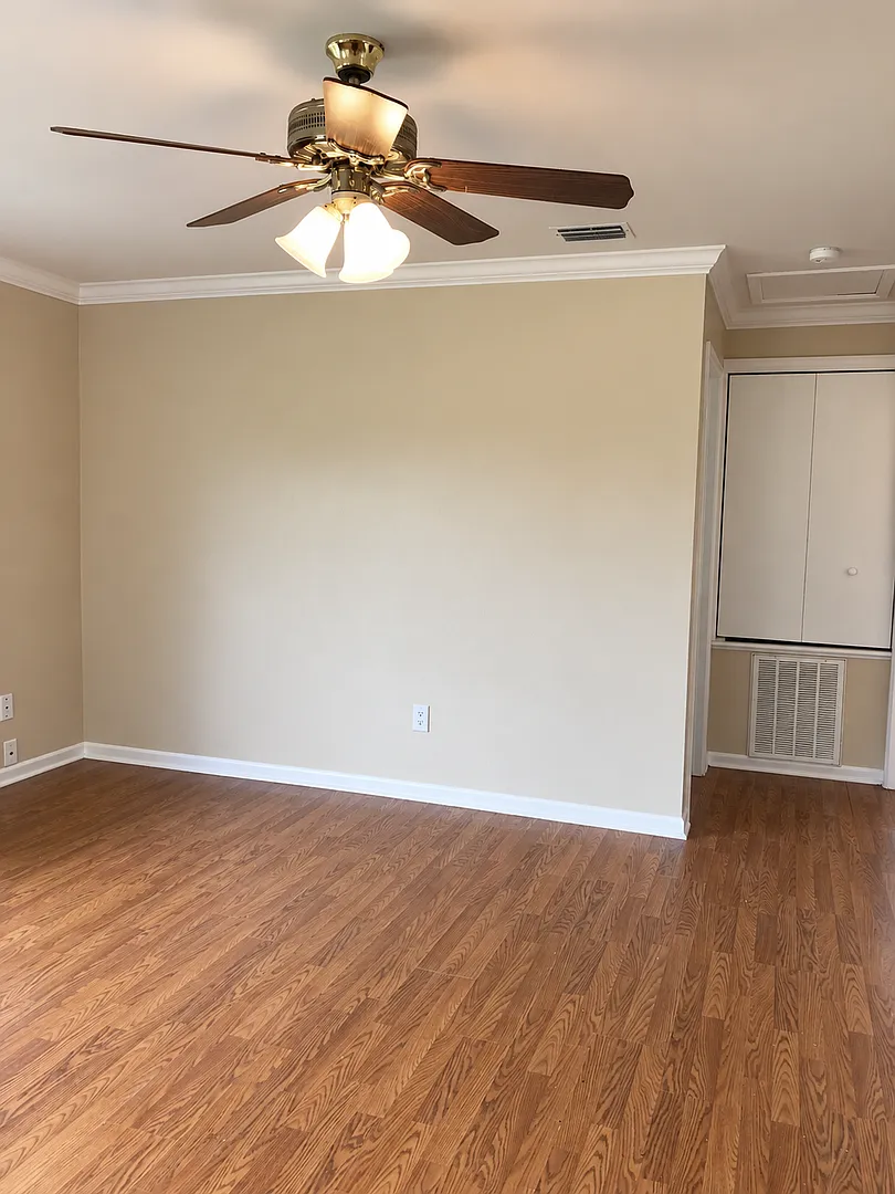 1st Month Free Rent 2 Bed 1 Bath Home | Pet Friendly | Washer Dryer Hook Ups | Section 8 Welcome — Photo 4