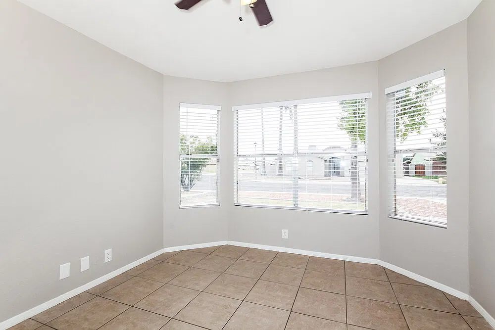 3 bed, 2.0 bath, 1571 sqft, $2,555 — Photo 2