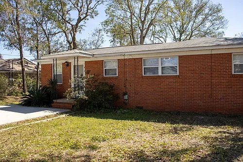 102 Roberts Ave Photo 1