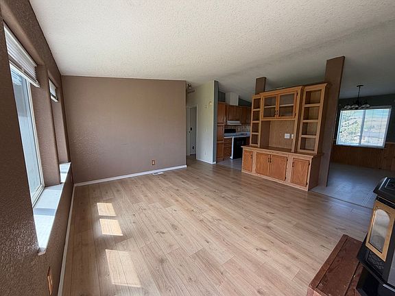 4th image of 3023 SW Overlook St