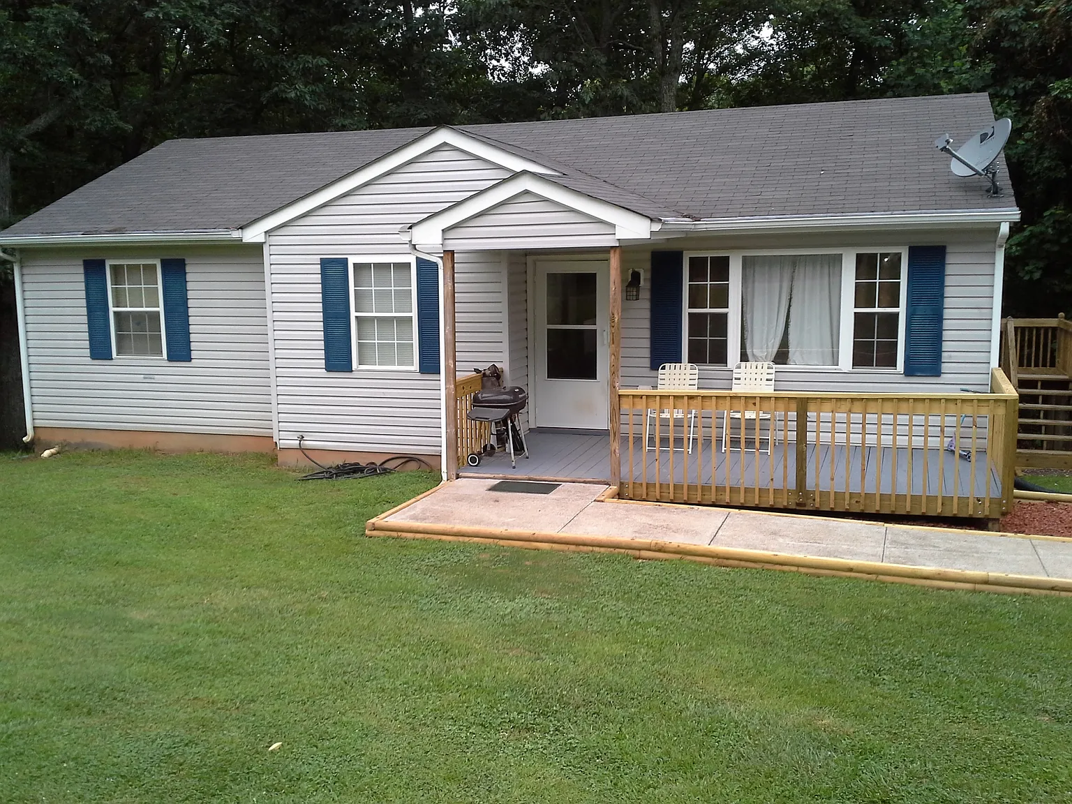 261 Webster Dr photo 1