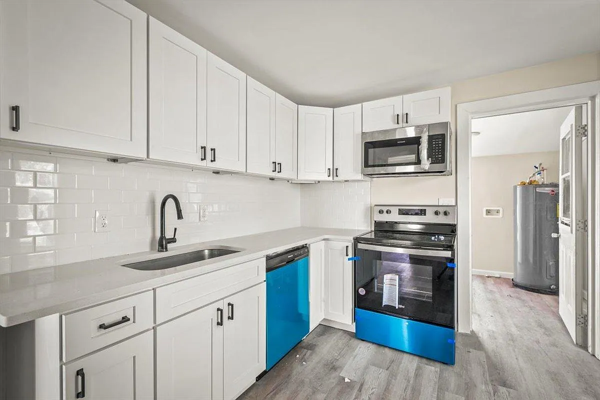 4 bed, 1232 sqft, $2,050 — Photo 1