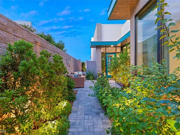 5th image of 670 Scenic Cliff Dr