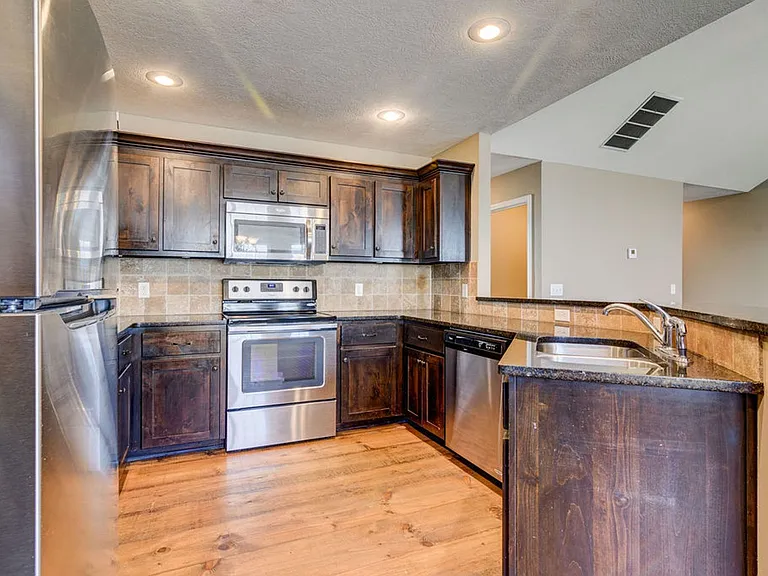 3529 S Juniper Ave — Photo 4