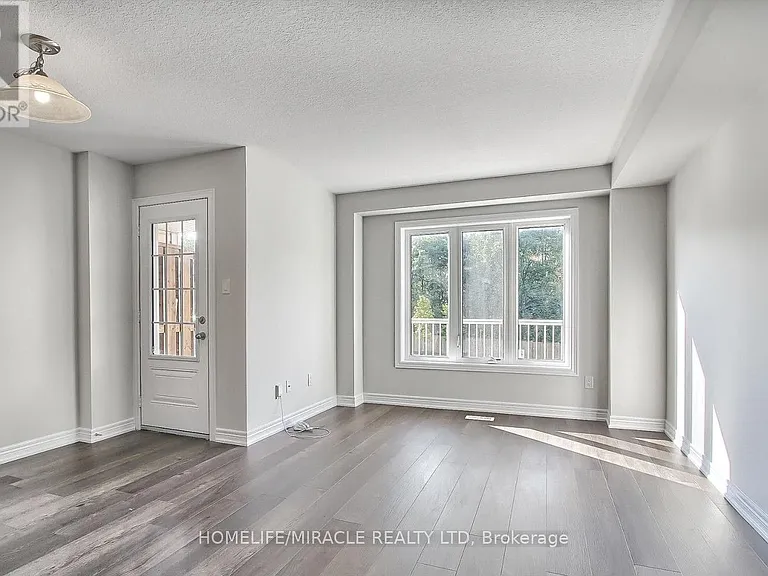 70 Knotty Pine Ave — Photo 12