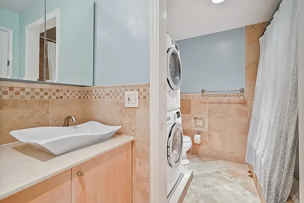 Sold by Avenue Sotheby's International Realty | media 10