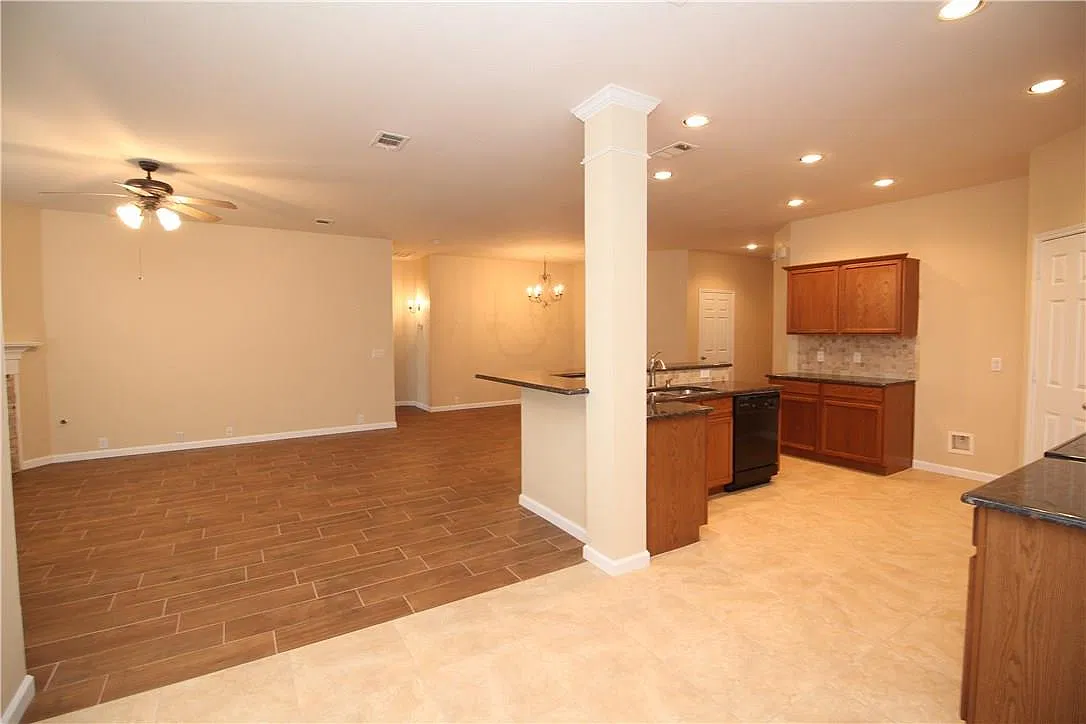 3 bed, 1756 sqft, $2,700 — Photo 4