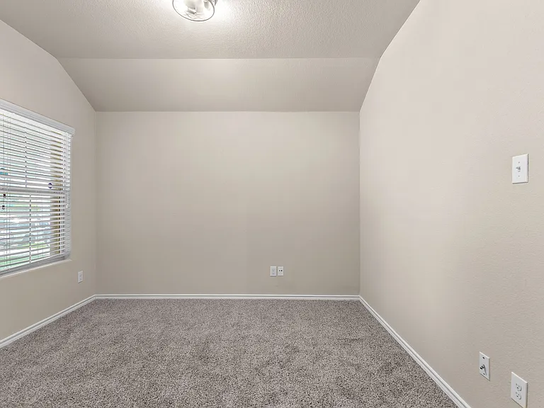 2517 Carolina Dr — Photo 3