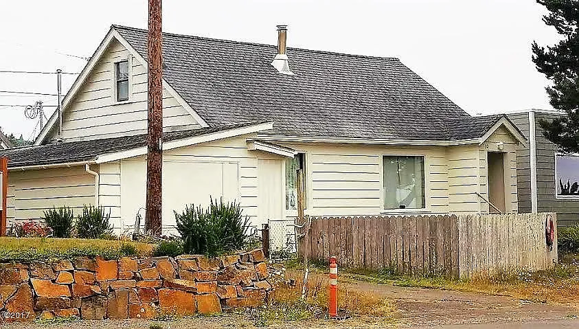 30 SE Conway Ave photo 1