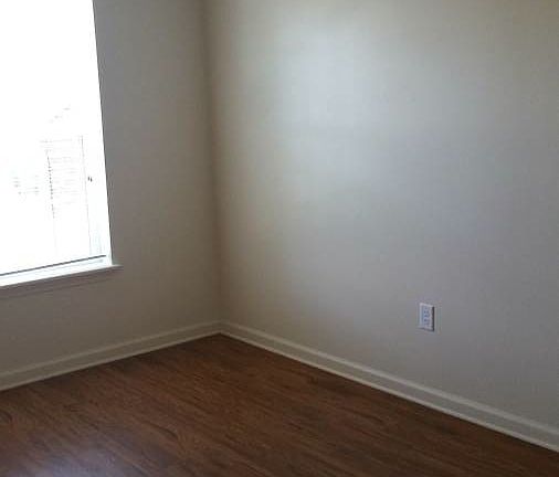3rd image of 1112 Hollan Cir