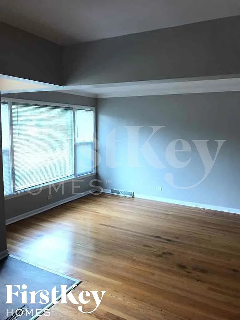 4 bed, 2.0 bath, 1857 sqft, $2,795 — Photo 3