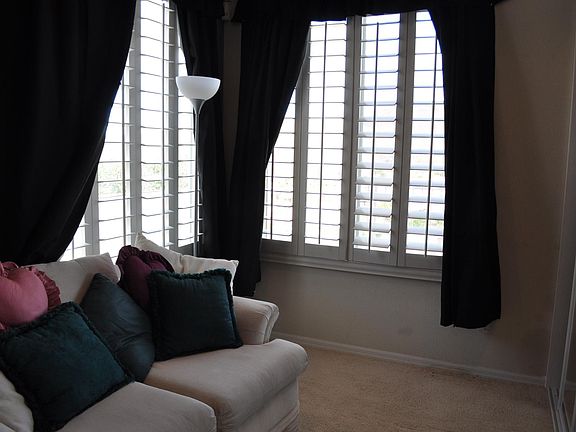primary bedroom sitting area