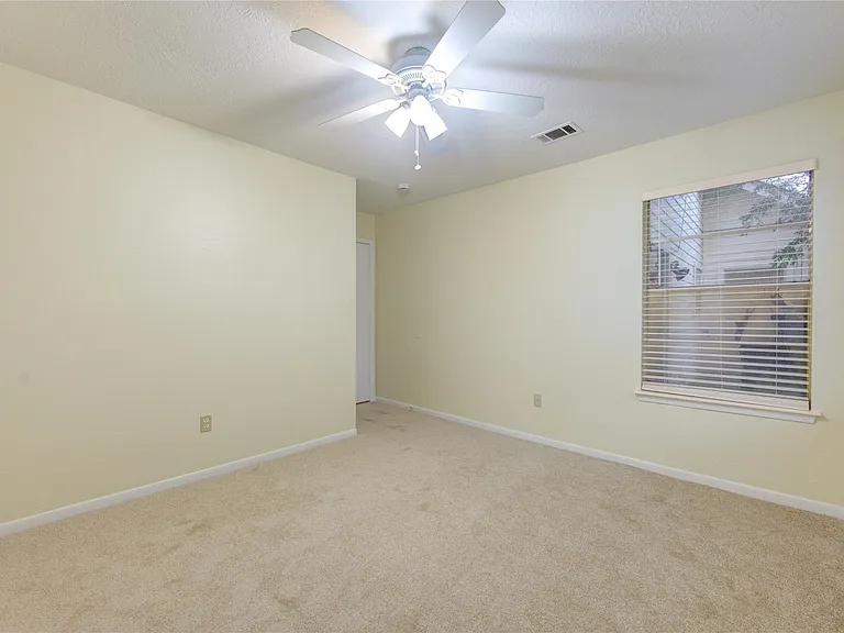 12810 Chaseland Ln — Photo 32