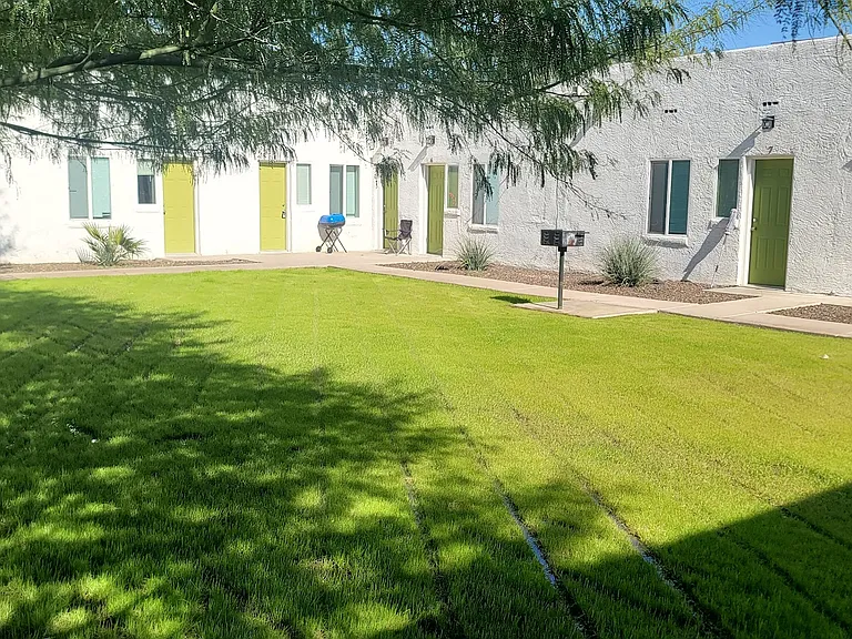 646 N 10th Ave — Photo 15