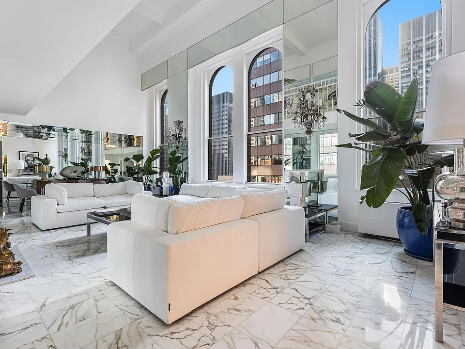 111 E 56th St #2100