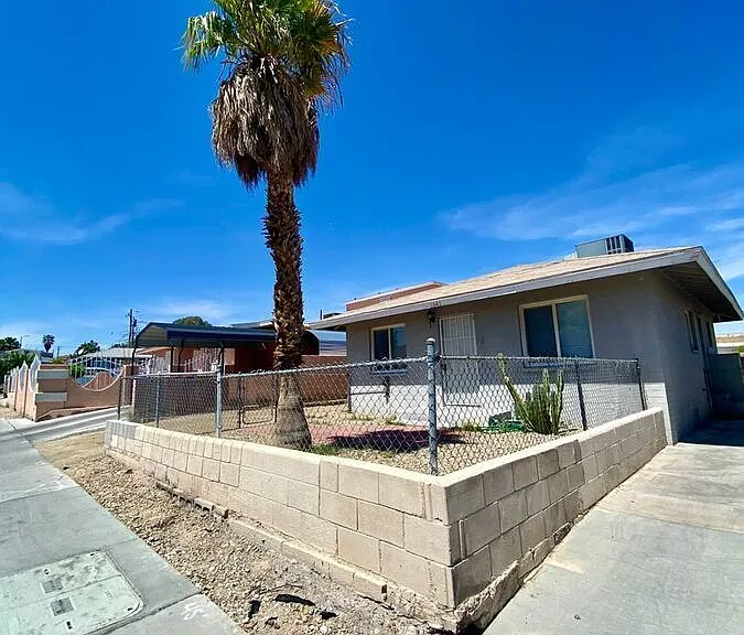 1641 Stewart Ave — Photo 2