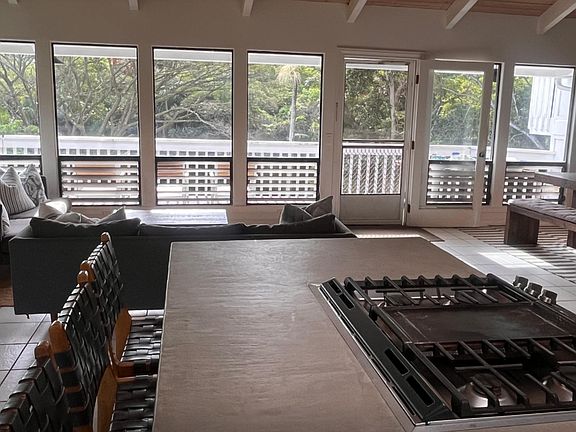 2nd image of 3975 Kalakaua Pl