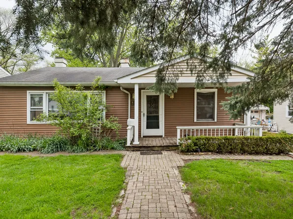 146 S Archer Ave, Mundelein, IL 60060