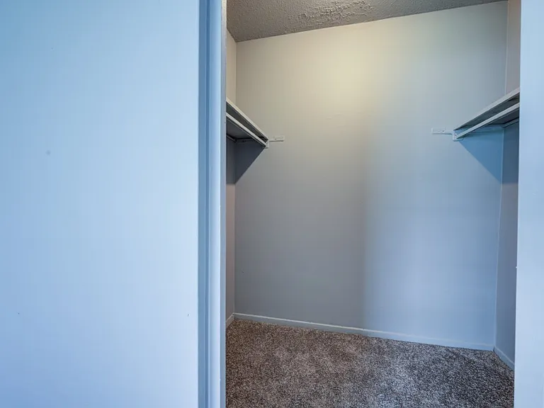 Astoria Park Apartment Homes — Photo 9