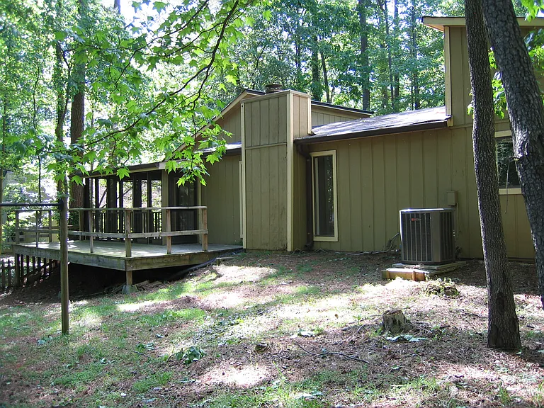 2320 Salem Dr NE — Photo 2