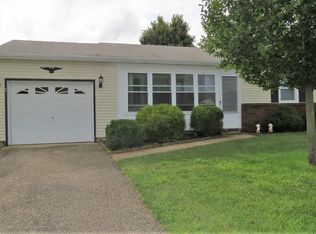 19 Hampshire Ct, Toms River, NJ 08757