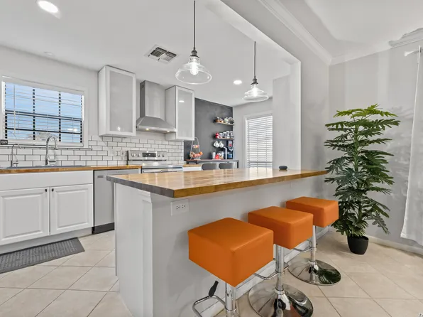 165 W Rampart Dr #701, San Antonio, TX 78216