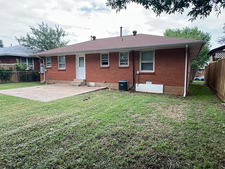 2105 Maple Dr — Photo 15