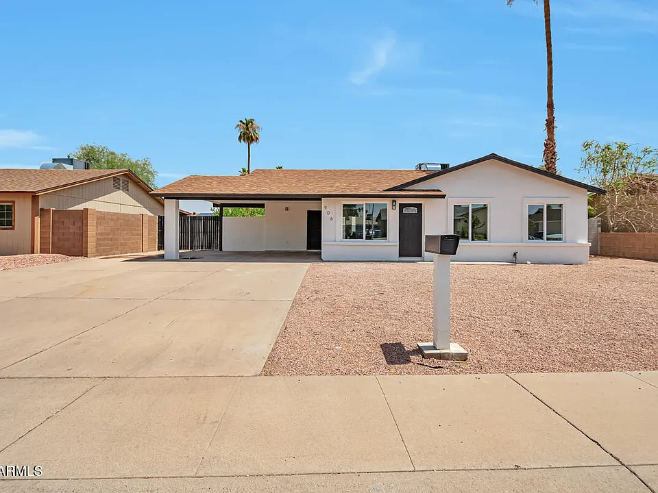 906 W Colgate Dr