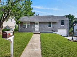 452 Bluff Dr, Saint Louis, MO 63137