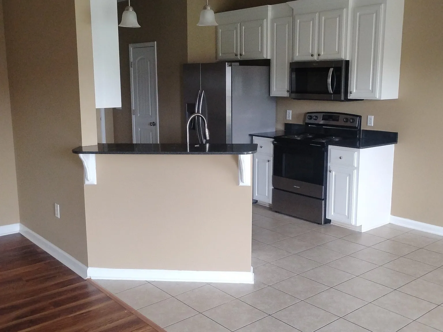 211 Lace Dr — Photo 3