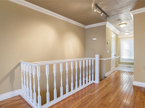 5th image of 106 Clubhouse Dr