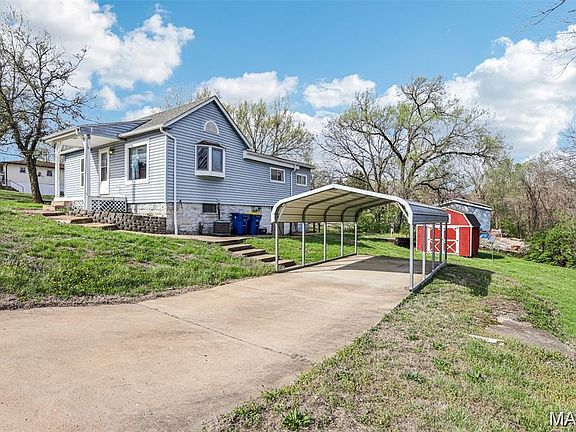 2nd image of 700 Lovett St