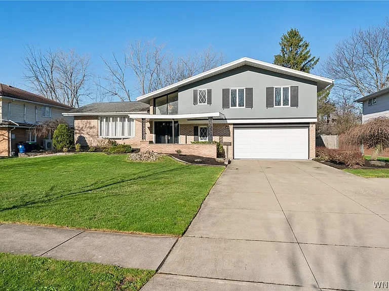 40 Tristan Ln — Photo 2
