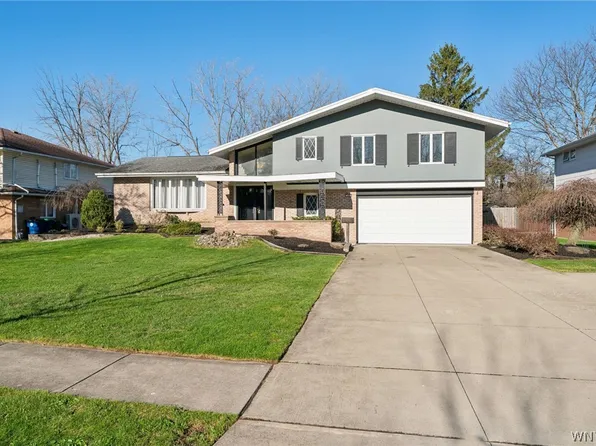 40 Tristan Ln, Buffalo, NY 14221