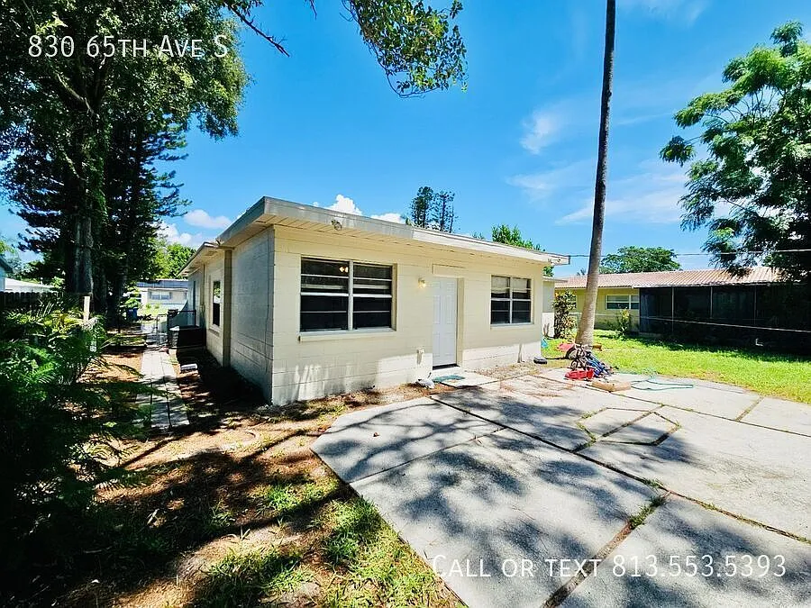 Spacious 2-Bedroom Home with Garage & Fenced Yard — Photo 4