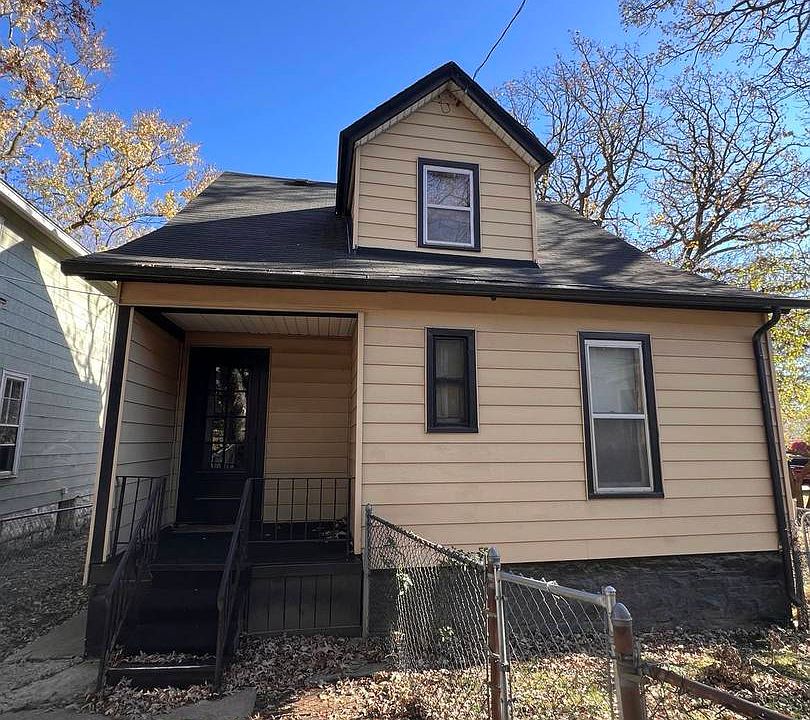 2nd image of 15 S Cagwin Ave