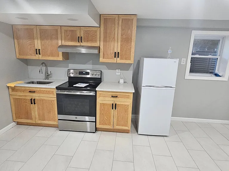 39 Anna St — Photo 2