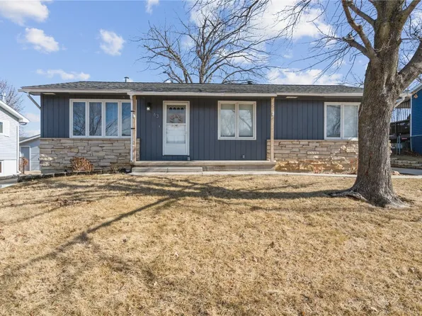 63 Julia Ann Dr NW, Cedar Rapids, IA 52405