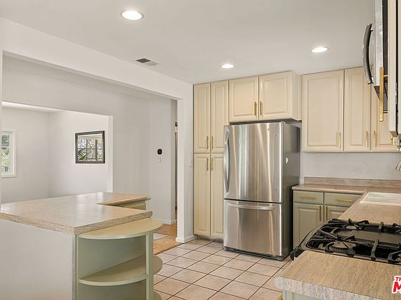 5th image of 4115 Knobhill Dr