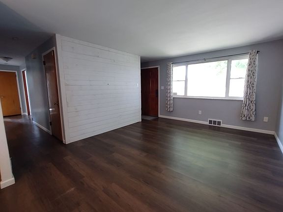 3rd image of 515 Saint Andrews Dr