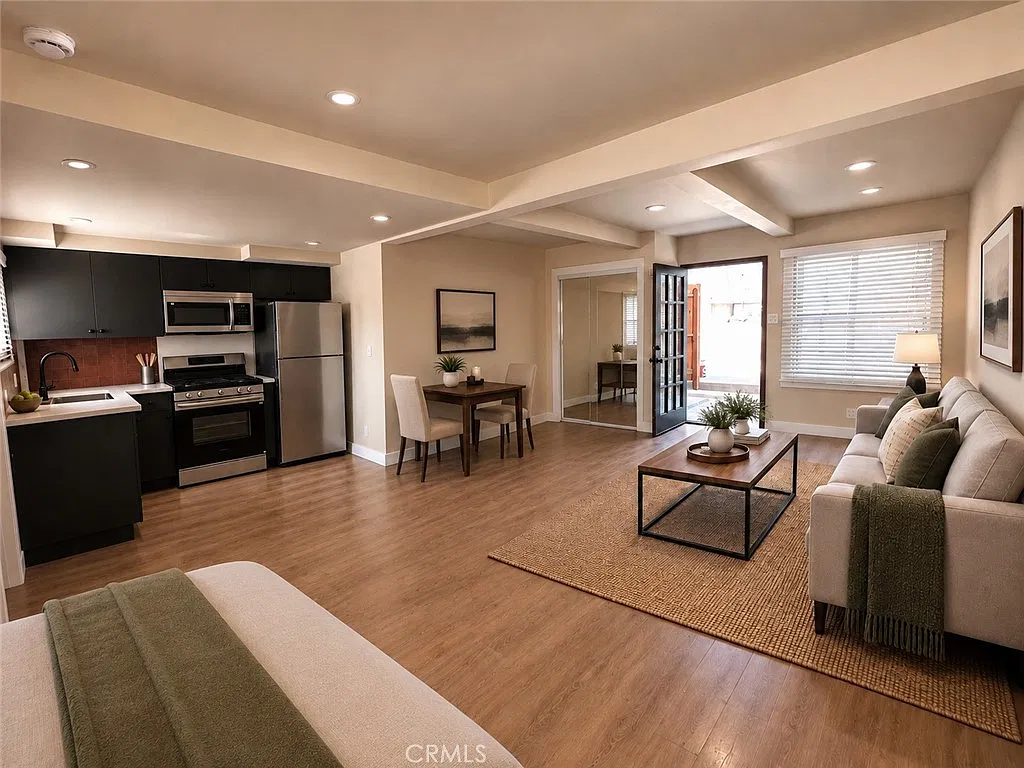 Studio, 400 sqft, $2,000 — Photo 2