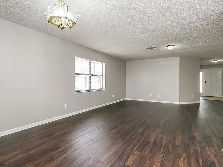 104 Daisy Dr SE — Photo 7
