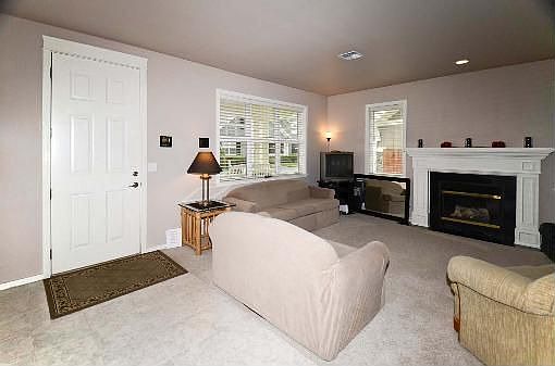 2nd image of 712 SE Swainson Ln