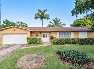 901 NW 207th St, Miami, FL 33169
