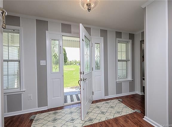 3rd image of 196 Pleasant Dr