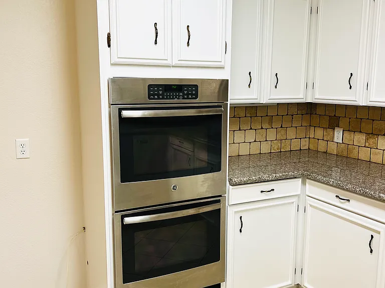 403 Sheffield Dr — Photo 8