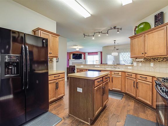 4th image of 6003 Village Grove Dr