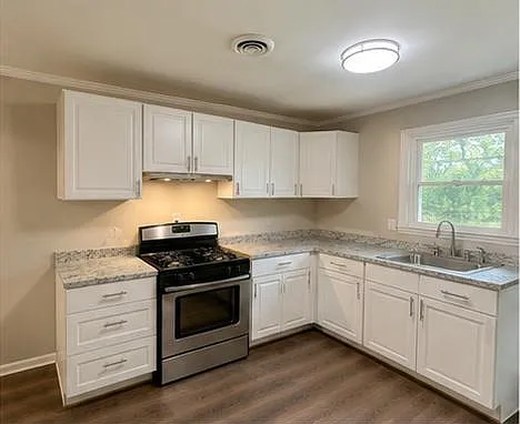 612 W College St - Unit 4 — Photo 2