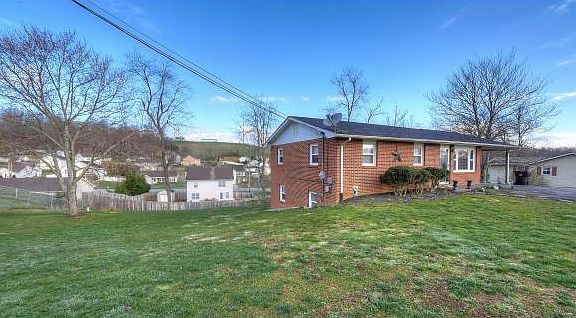 4th image of 405 Cottonwood Ln