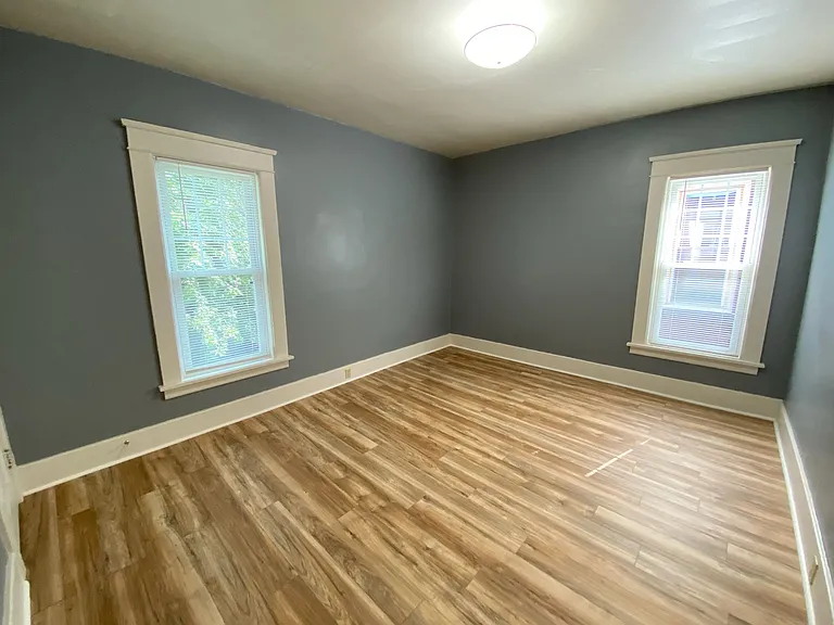645 W 8th St #B — Photo 15
